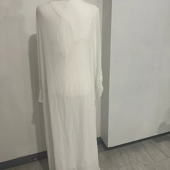 Flora Nikrooz White Sheer Lace Robe Set - Picture 5 of 11